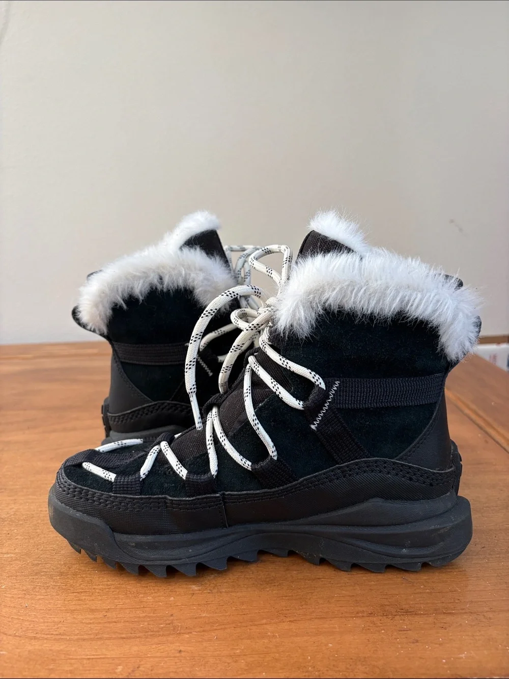Sorel ONA RMX Glacy Black Winter WatLace-Up Boots with White Faux Fur Trim Size